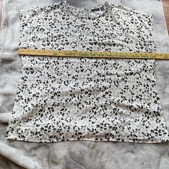 Halogen white black pink abstract floral boxy flowy blouse - Picture 6 of 7